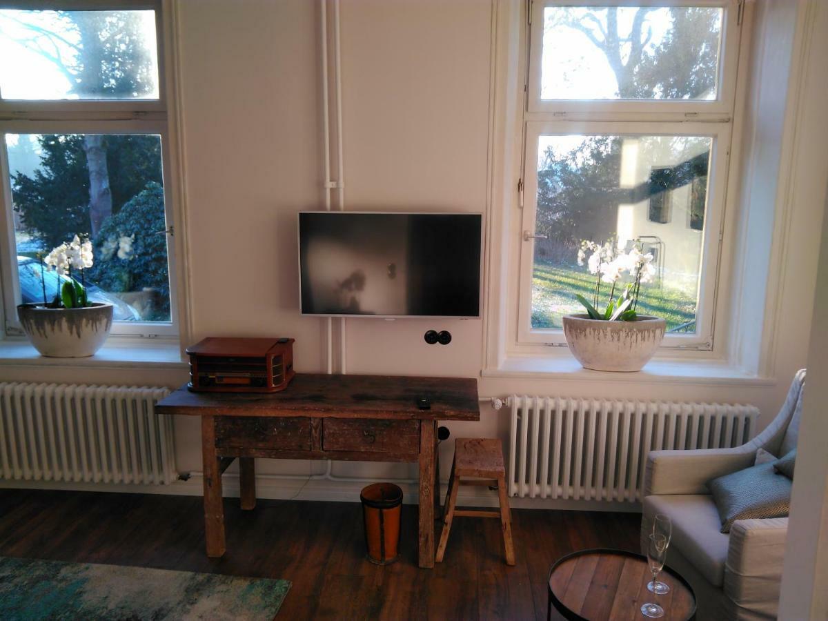 4 Sterne Wohnen "Zum Alten Forsthof" Am Schlosspark, App 1 "Smuck Und Groot" Eutin Exterior photo